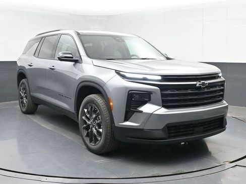New 2026 Chevrolet Traverse LT w/ Enhanced Driving Package FWD image 2