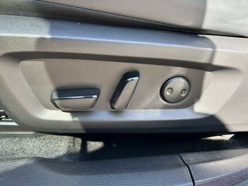 Used 2024 Mitsubishi Outlander SE Black Edition image 16