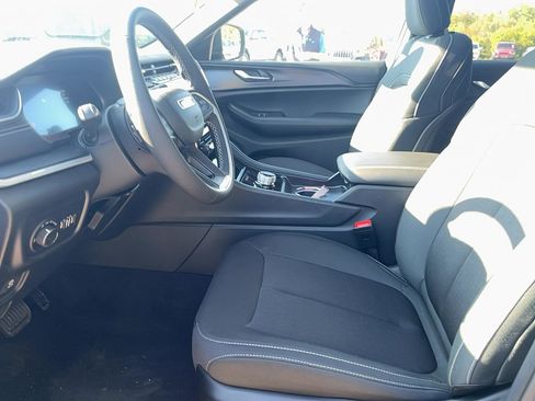 New 2025 Jeep Grand Cherokee Laredo X image 11