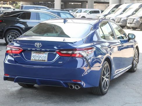 Used 2023 Toyota Camry SE image 6