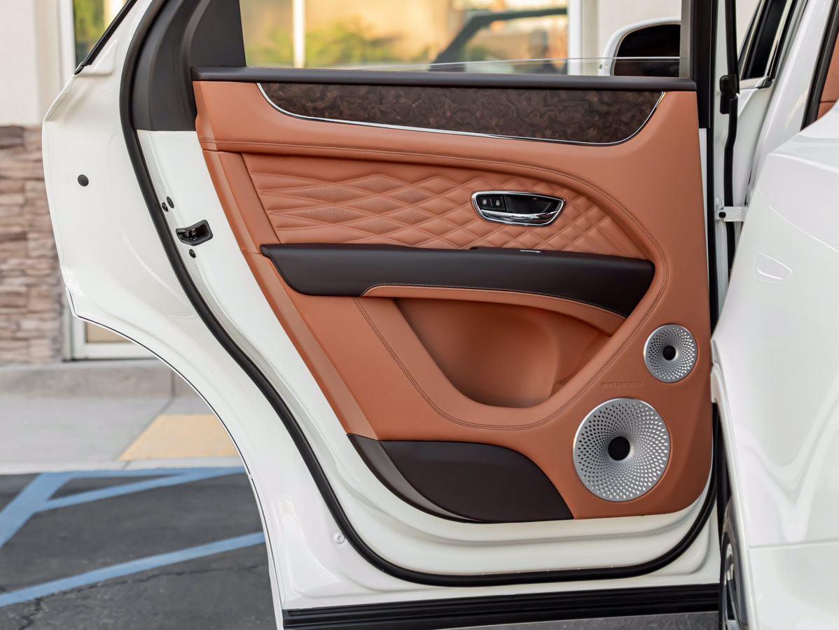 Used 2027 Bentley Bentayga AWD/4WD image 32