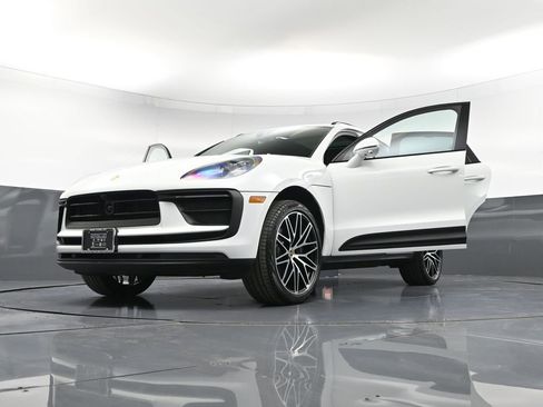 Certified 2026 Porsche Macan AWD/4WD image 38