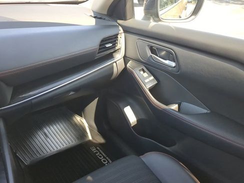 Certified 2025 Nissan Rogue SV AWD/4WD image 17
