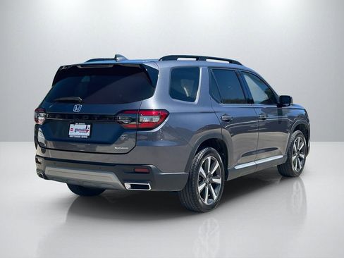 Used 2024 Honda Pilot Touring image 5