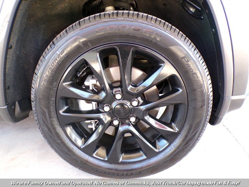 Used 2021 Jeep Grand Cherokee Laredo X AWD/4WD image 43