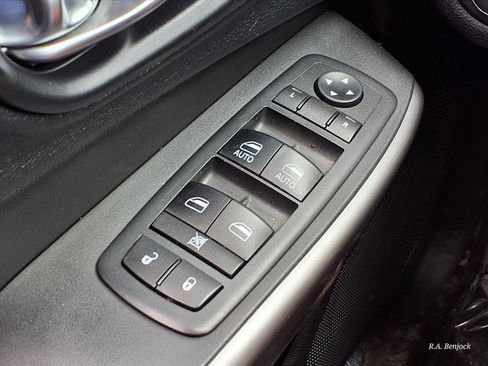 Used 2019 Jeep Cherokee Limited AWD/4WD image 16
