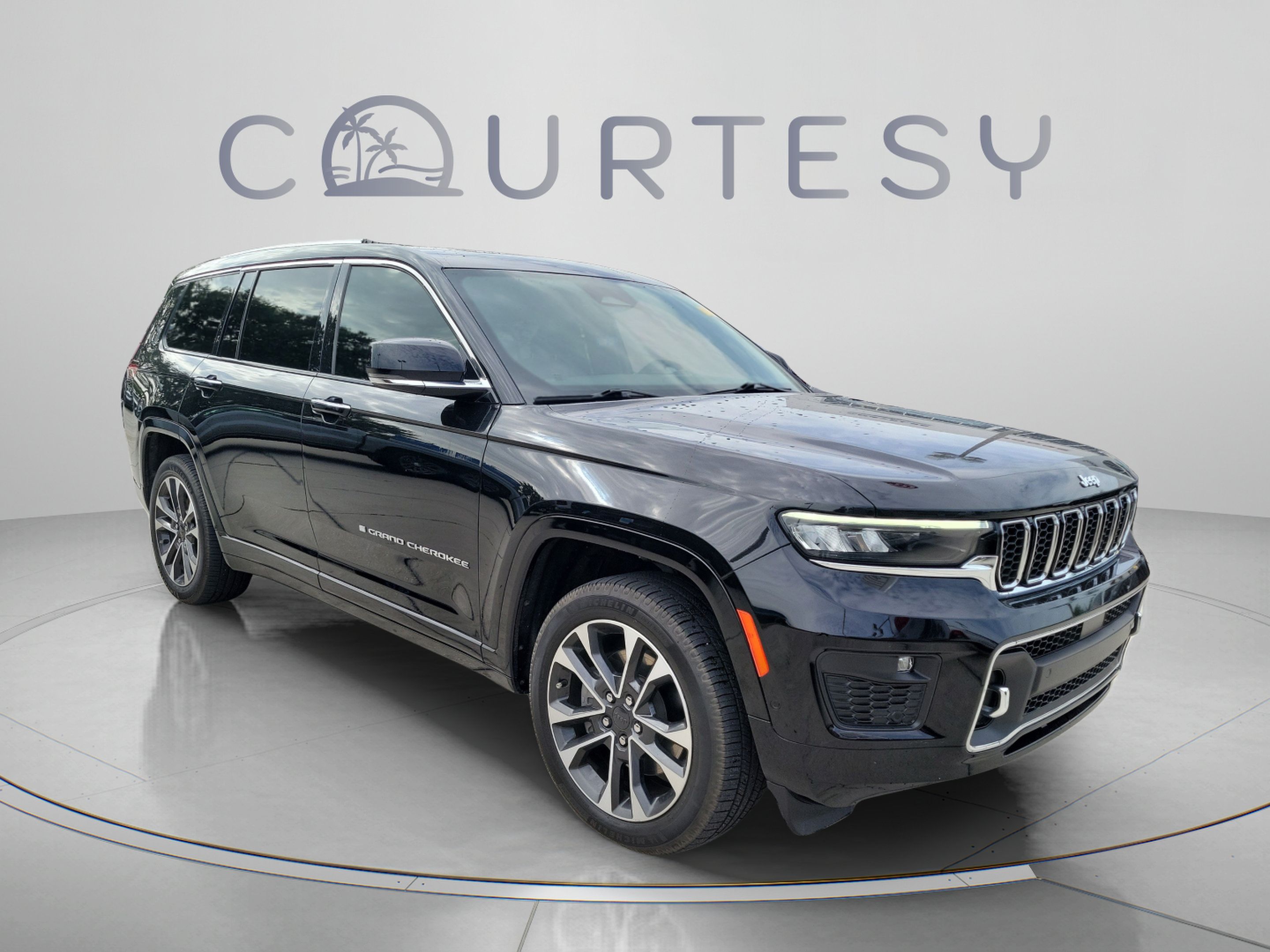 Used 2021 Jeep Grand Cherokee L Overland w/ Luxury Tech Group IV AWD/4WD image 4