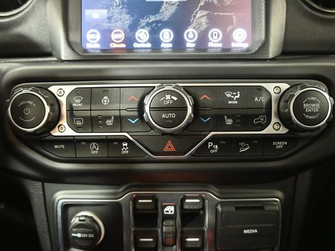 Used 2021 Jeep Wrangler Unlimited Sahara AWD/4WD image 30