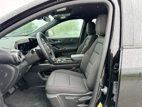 Used 2026 Chevrolet Equinox LT FWD image 7