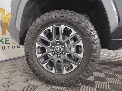 Used 2024 Toyota Tundra Limited AWD/4WD image 34