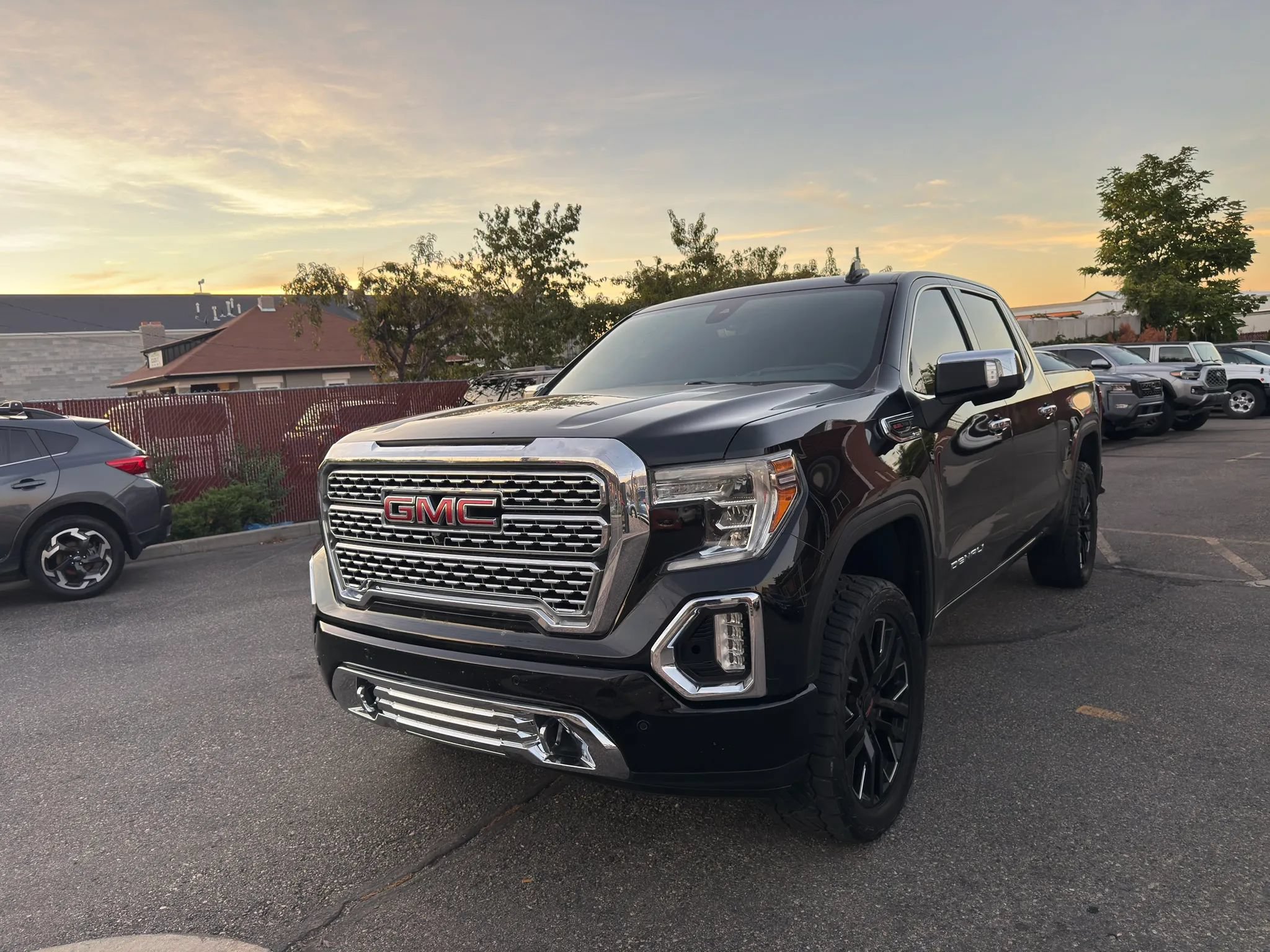 Used 2020 GMC Sierra 1500 Denali w/ Technology Package AWD/4WD image 1