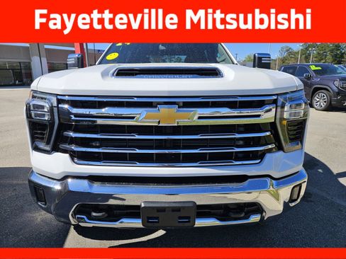 Used 2024 Chevrolet Silverado 2500 LTZ image 4
