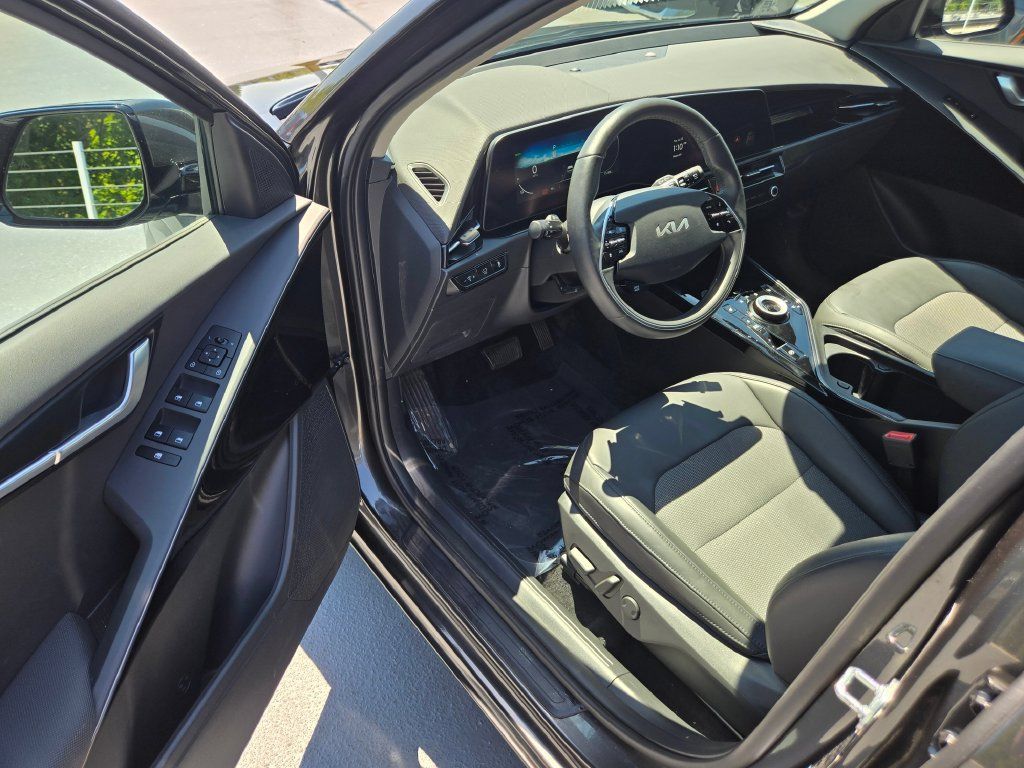 Certified 2024 Kia Niro Wind w/ Wind Preserve Package FWD image 20