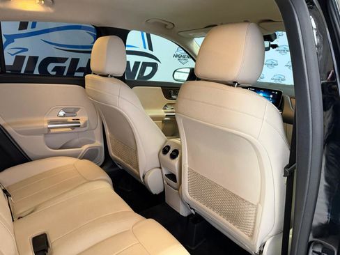 Used 2021 Mercedes-Benz GLA 250 4MATIC w/ Premium Package image 23