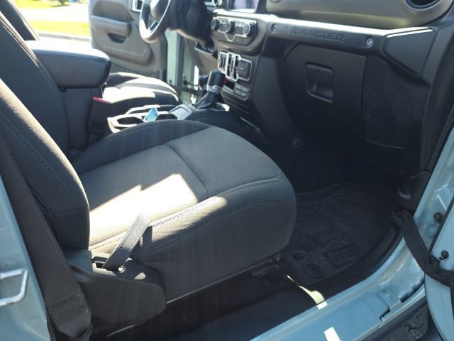 Used 2023 Jeep Wrangler Unlimited w/ Sun & Screen Package AWD/4WD image 33