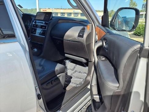 Used 2024 Nissan Armada SL w/ Captain's Chairs Package image 23