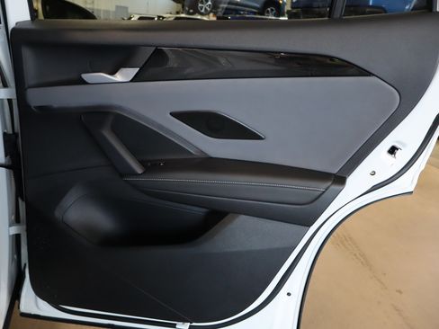 Used 2025 Volkswagen Tiguan SE image 28