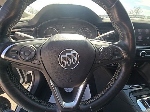 Used 2018 Buick Regal Essence w/ Driver Confidence Package #1 AWD/4WD image 15