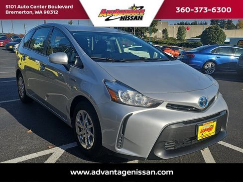 Used 2017 Toyota Prius V Two image 7