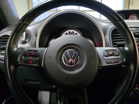 Used 2013 Volkswagen Beetle TDI image 30