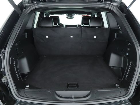 Used 2022 Jeep Grand Cherokee Limited image 17