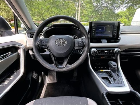 Used 2022 Toyota RAV4 XLE FWD image 8