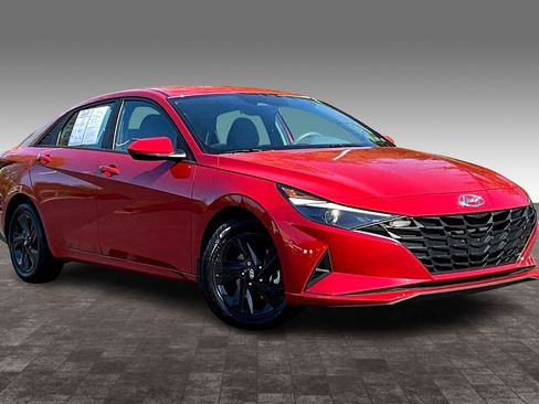 Used 2023 Hyundai Elantra SEL image 3