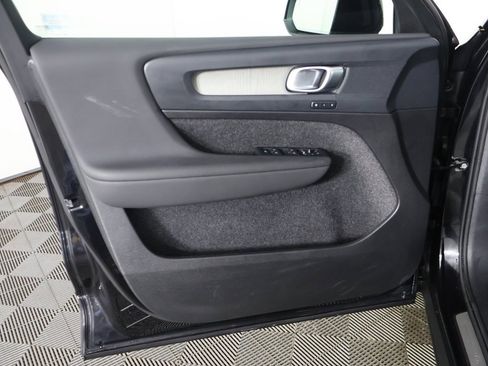 Used 2024 Volvo XC40 B5 Plus image 25