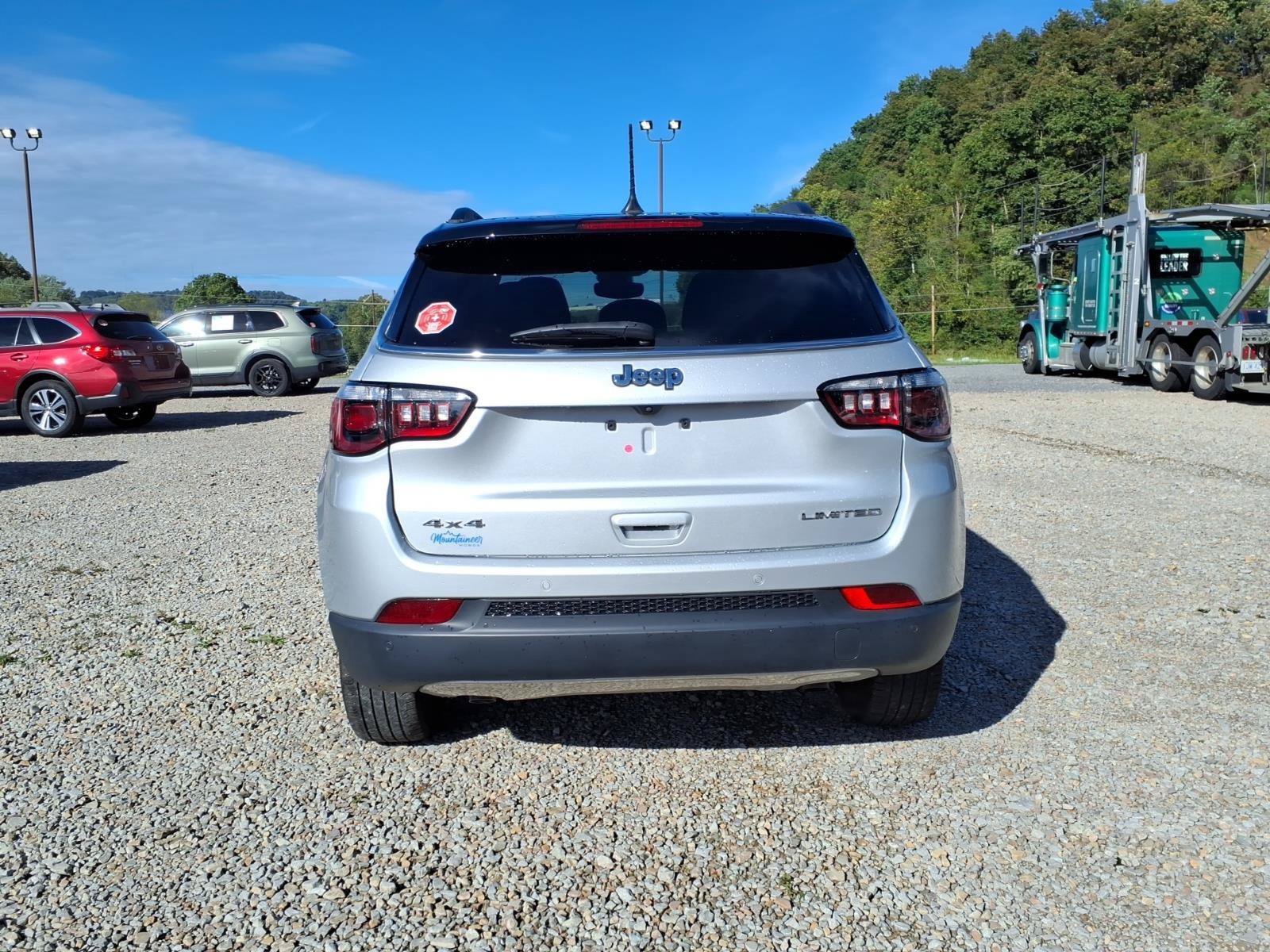Used 2024 Jeep Compass Limited AWD/4WD image 6