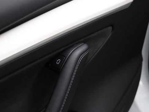 Used 2023 Tesla Model 3 Standard Range image 22