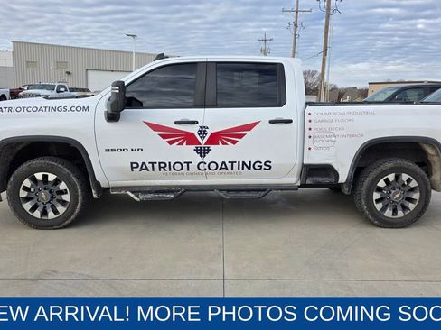 Used 2023 Chevrolet Silverado 2500 Custom w/ Custom Value Package image 2