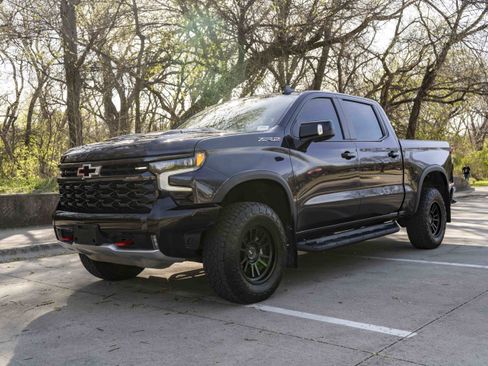 Used 2024 Chevrolet Silverado 1500 ZR2 w/ Technology Package AWD/4WD image 4