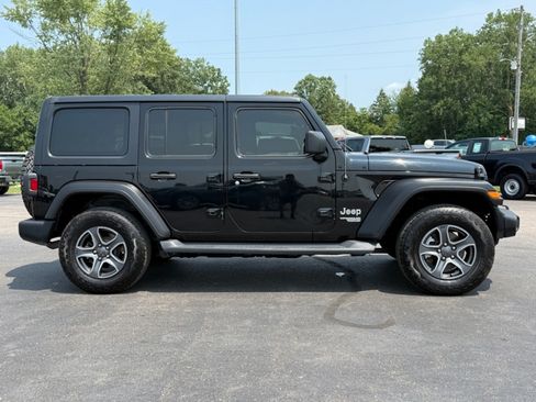 Used 2019 Jeep Wrangler Unlimited Sport w/ Cold Weather Group AWD/4WD image 9