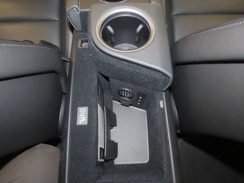Used 2026 Porsche Taycan AWD/4WD image 31