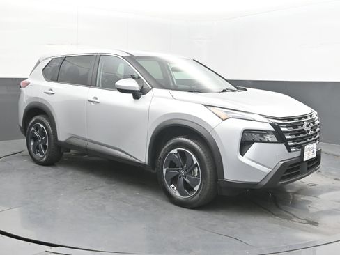 Used 2025 Nissan Rogue SV AWD/4WD image 9