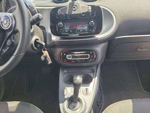 Used 2018 smart fortwo electric drive image 19