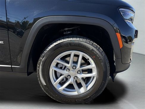 New 2025 Jeep Grand Cherokee Laredo w/ Luxury Tech Group I image 10