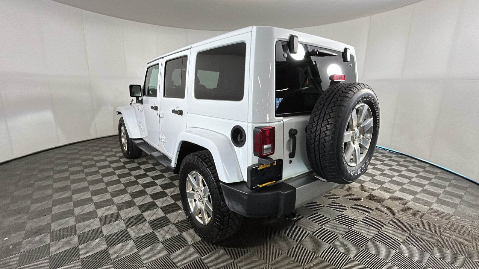 Used 2017 Jeep Wrangler Unlimited Sahara w/ Connectivity Group AWD/4WD image 5