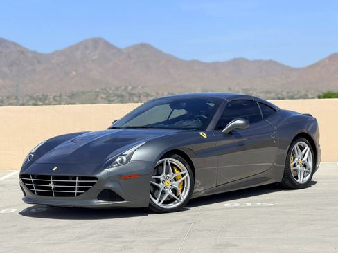 Used 2015 Ferrari California T RWD image 13
