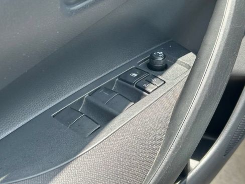 Used 2021 Toyota Corolla LE FWD image 21