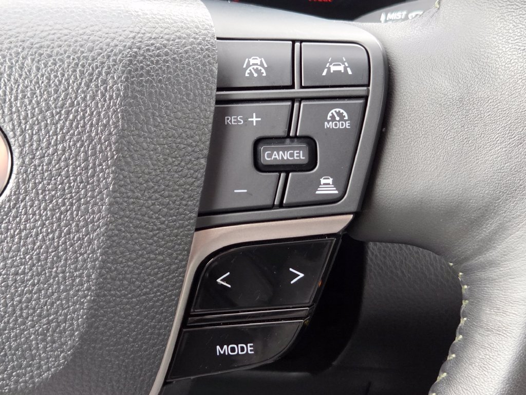 Used 2025 Toyota Camry XLE AWD/4WD image 15