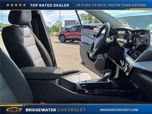 Used 2024 Chevrolet Trax LT w/ Driver Confidence Package FWD image 17