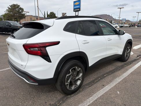 Used 2025 Chevrolet Trax LT image 4