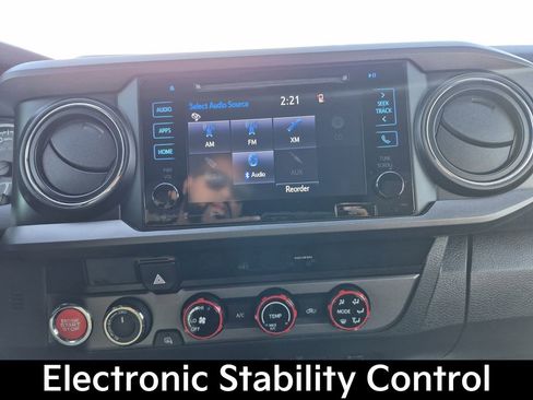 Used 2018 Toyota Tacoma TRD Sport w/ Technology Package image 9