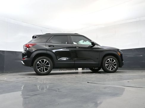 Used 2025 Chevrolet TrailBlazer LT w/ LT Cold Weather Package AWD/4WD image 24