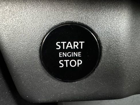 Used 2025 Nissan Rogue SV FWD image 34