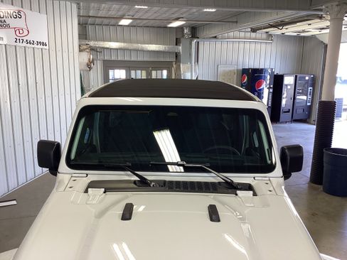 New 2026 Jeep Wrangler Unlimited Rubicon AWD/4WD image 9