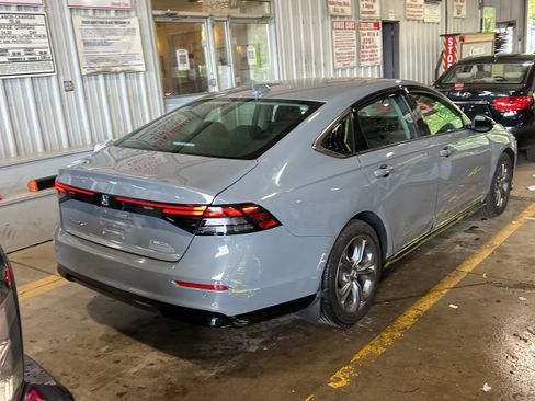 Used 2023 Honda Accord EX-L image 11