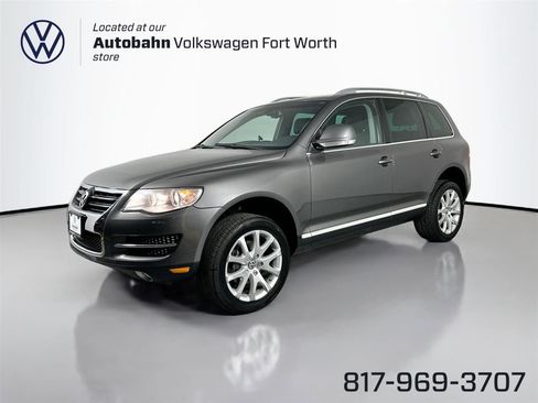 Used 2010 Volkswagen Touareg VR6 image 1