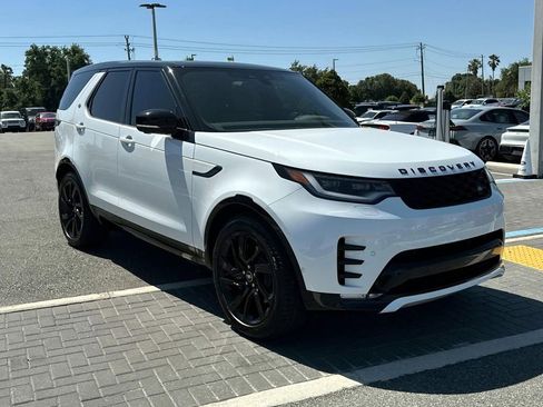 New 2025 Land Rover Discovery Dynamic SE image 9
